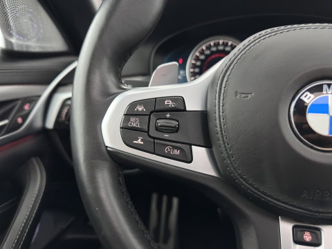 BMW 5 Serie Touring M550d xDrive High Executive (INCL-BTW) Aut. *PANO | HEAD-UP | LEATHER | BOWERS&WILKINS | ADAPTIVE-CRUISE | MASSAGE | TOP-VIEW | FULL-LED | BLIND-SPOT | MEMORY-PACK | DIGI-COCKPIT | HEATED-SPORTSEATS | KEYLESS | DAB+ | 2