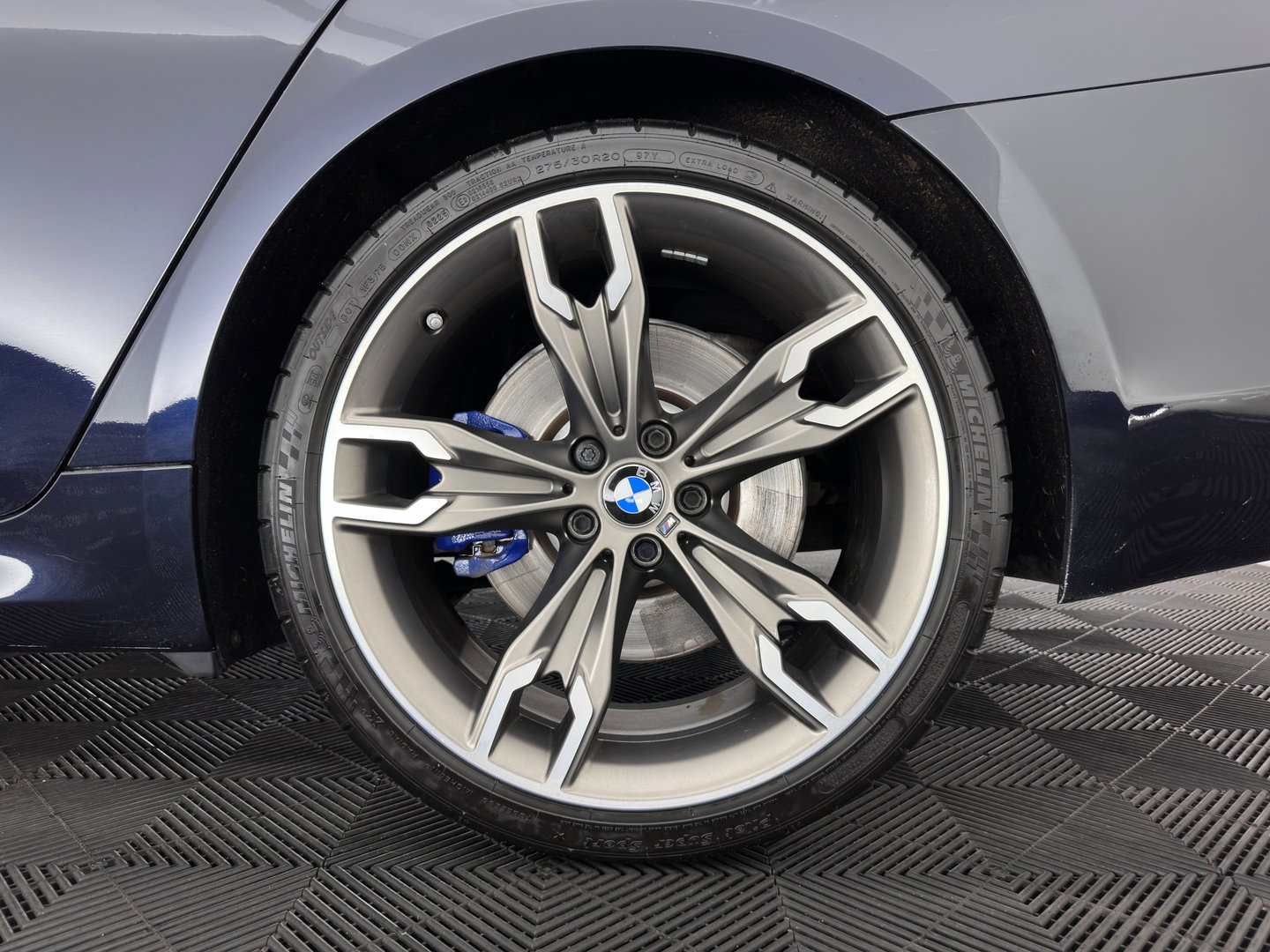 BMW 5 Serie Touring M550d xDrive High Executive (INCL-BTW) Aut. *PANO | HEAD-UP | LEATHER | BOWERS&WILKINS | ADAPTIVE-CRUISE | MASSAGE | TOP-VIEW | FULL-LED | BLIND-SPOT | MEMORY-PACK | DIGI-COCKPIT | HEATED-SPORTSEATS | KEYLESS | DAB+ | 2