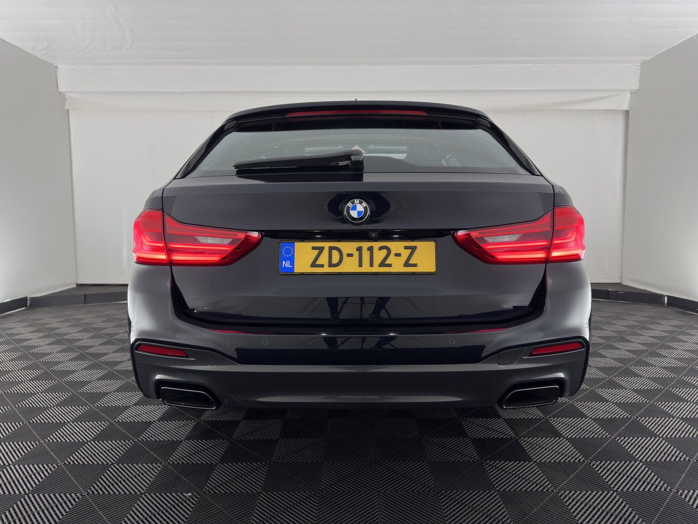 BMW 5 Serie Touring M550d xDrive High Executive (INCL-BTW) Aut. *PANO | HEAD-UP | LEATHER | BOWERS&WILKINS | ADAPTIVE-CRUISE | MASSAGE | TOP-VIEW | FULL-LED | BLIND-SPOT | MEMORY-PACK | DIGI-COCKPIT | HEATED-SPORTSEATS | KEYLESS | DAB+ | 2