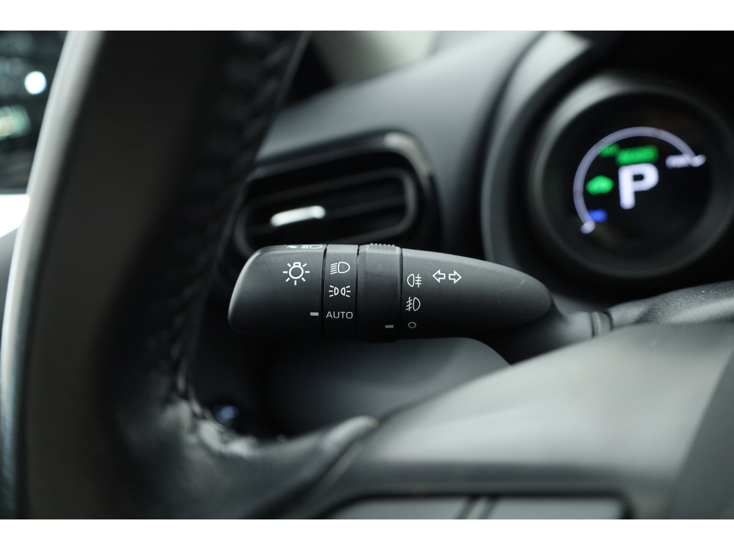 Toyota Yaris 1.5 Hybrid Dynamic | Rijklaar! | Adapt. Cruise | Bluetooth | Keyless | Lane Assist | Camera | All Season
