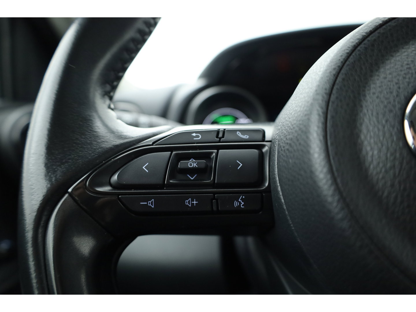 Toyota Yaris 1.5 Hybrid Dynamic | Rijklaar! | Adapt. Cruise | Bluetooth | Keyless | Lane Assist | Camera | All Season