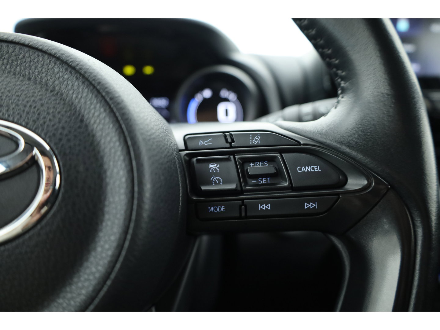 Toyota Yaris 1.5 Hybrid Dynamic | Rijklaar! | Adapt. Cruise | Bluetooth | Keyless | Lane Assist | Camera | All Season