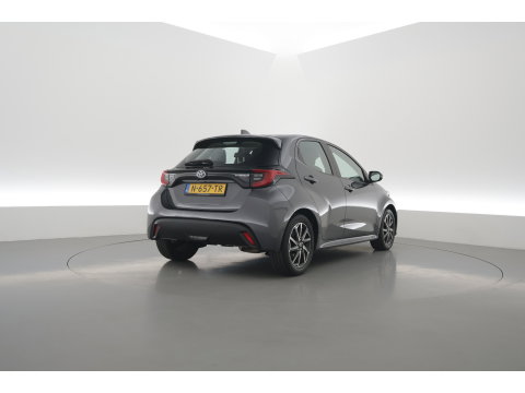 Toyota Yaris 1.5 Hybrid Dynamic | Rijklaar! | Adapt. Cruise | Bluetooth | Keyless | Lane Assist | Camera | All Season