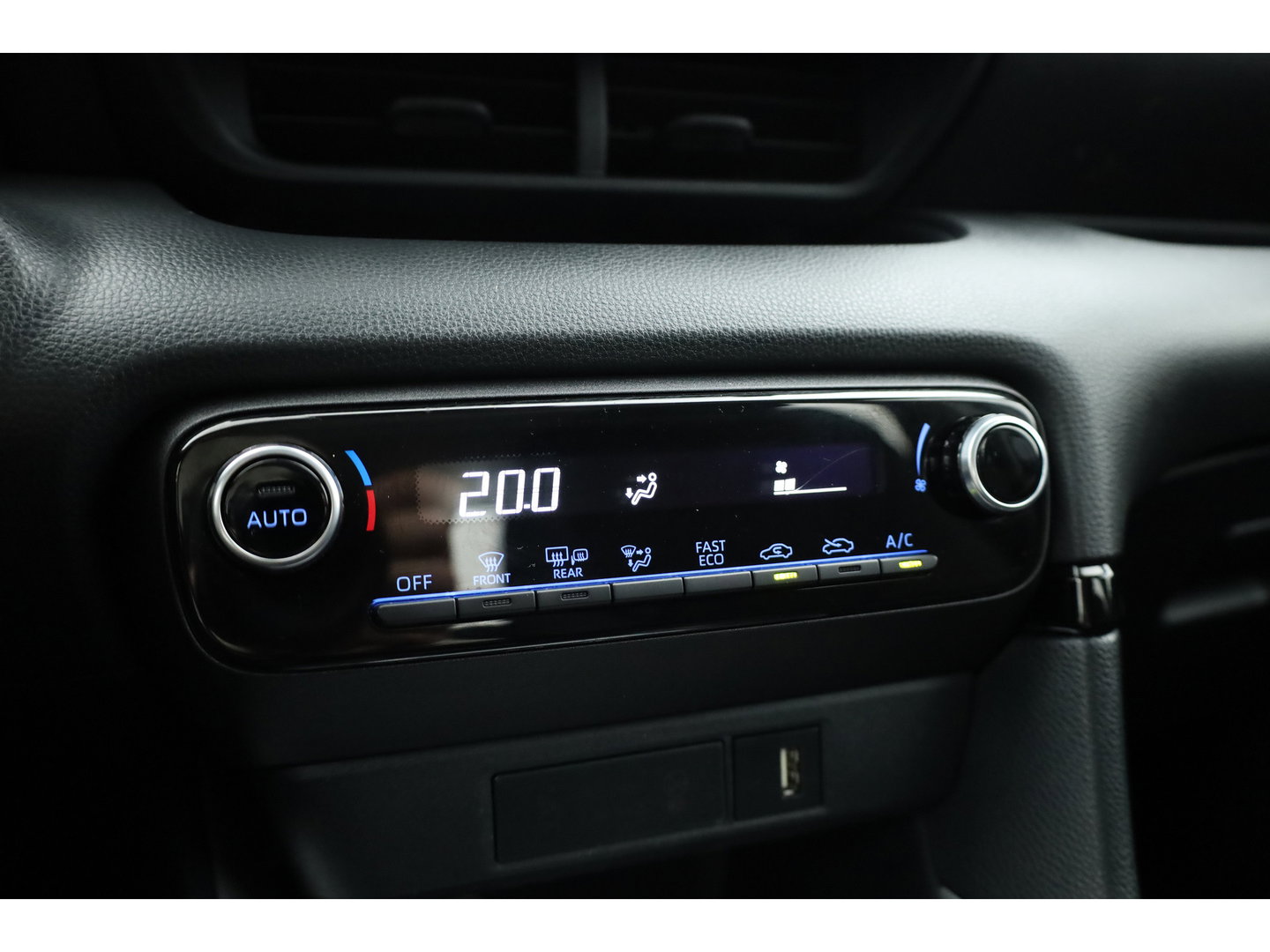 Toyota Yaris 1.5 Hybrid Dynamic | Rijklaar! | Adapt. Cruise | Bluetooth | Keyless | Lane Assist | Camera | All Season