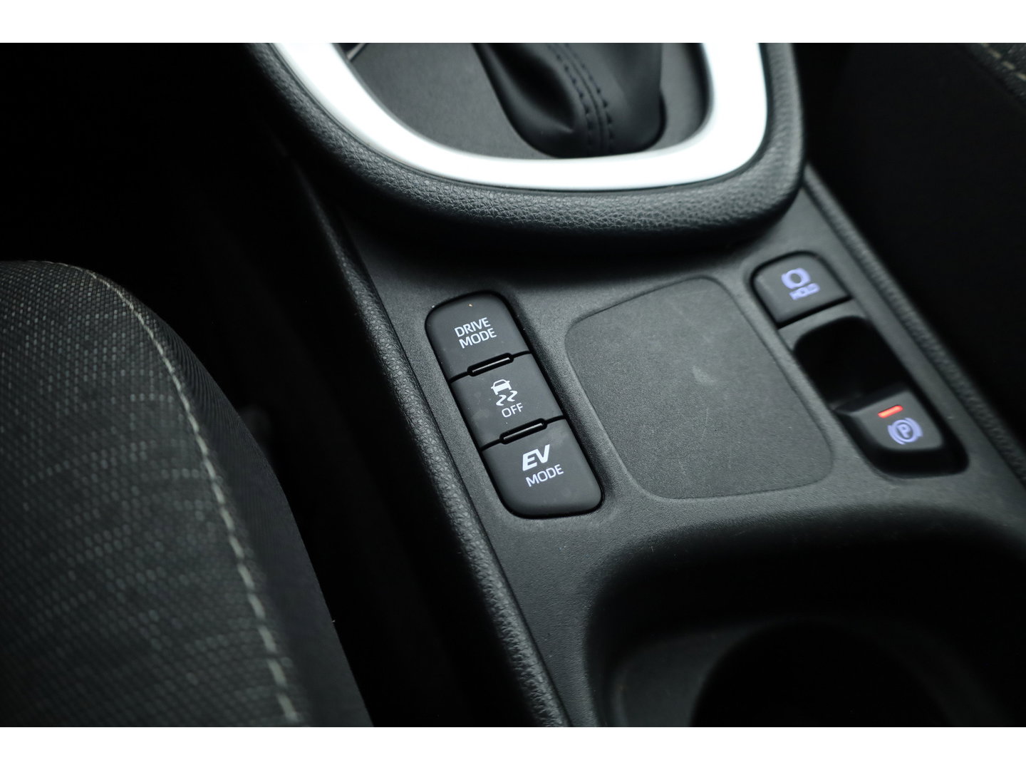 Toyota Yaris 1.5 Hybrid Dynamic | Rijklaar! | Adapt. Cruise | Bluetooth | Keyless | Lane Assist | Camera | All Season
