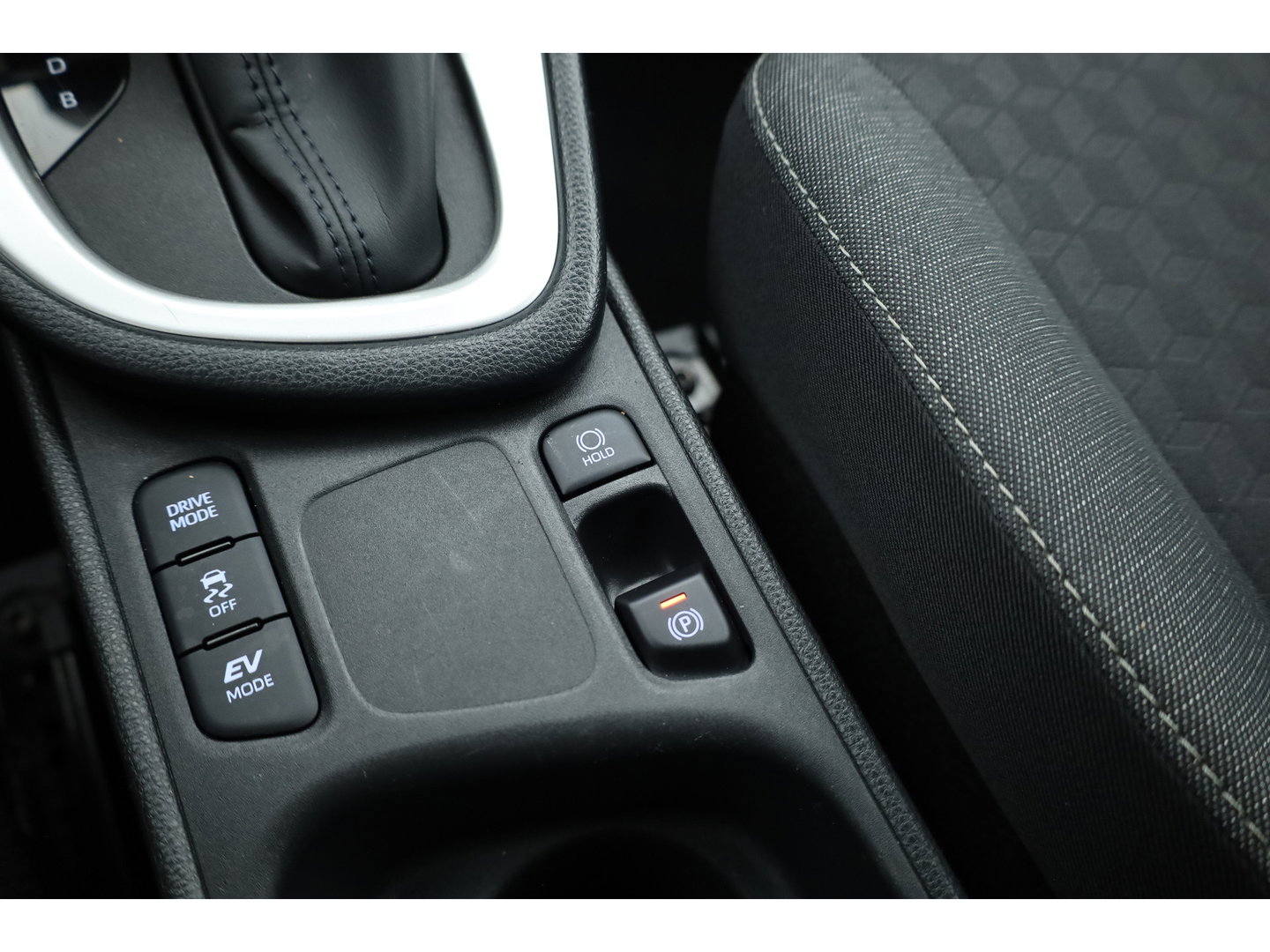 Toyota Yaris 1.5 Hybrid Dynamic | Rijklaar! | Adapt. Cruise | Bluetooth | Keyless | Lane Assist | Camera | All Season