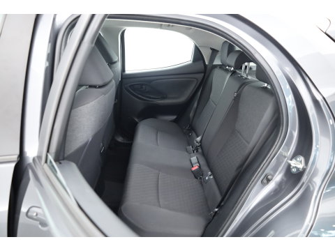 Toyota Yaris 1.5 Hybrid Dynamic | Rijklaar! | Adapt. Cruise | Bluetooth | Keyless | Lane Assist | Camera | All Season