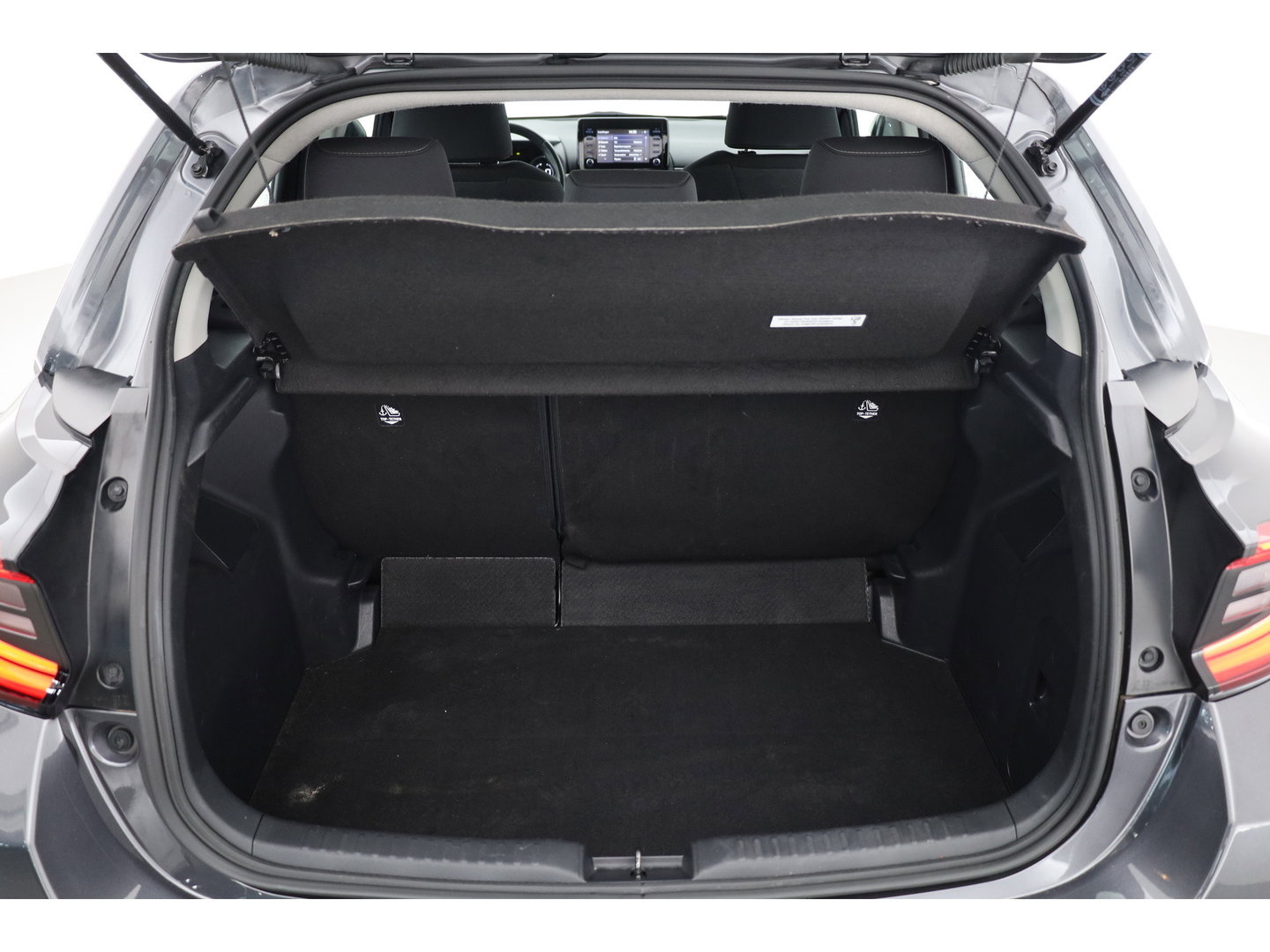 Toyota Yaris 1.5 Hybrid Dynamic | Rijklaar! | Adapt. Cruise | Bluetooth | Keyless | Lane Assist | Camera | All Season