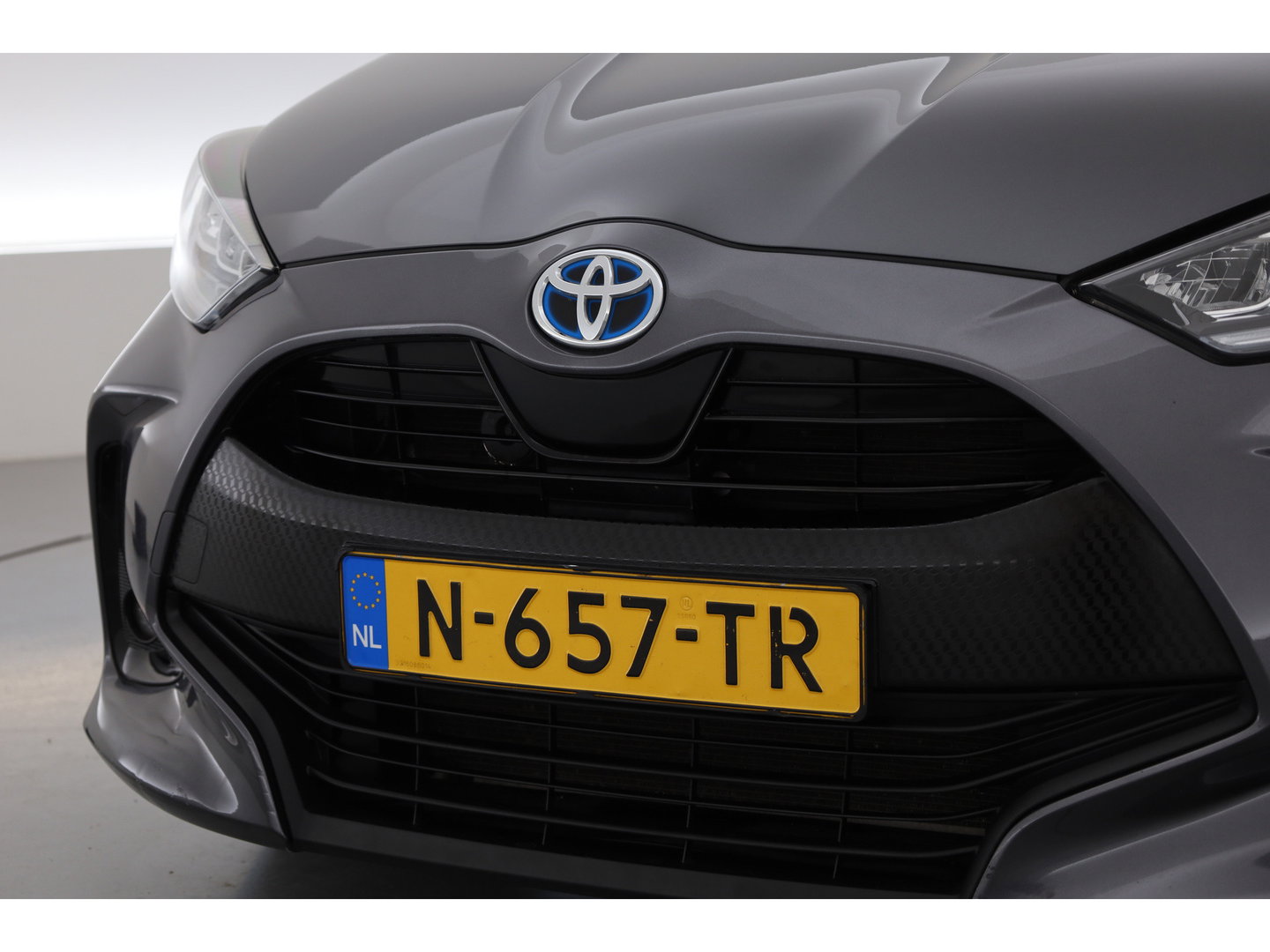 Toyota Yaris 1.5 Hybrid Dynamic | Rijklaar! | Adapt. Cruise | Bluetooth | Keyless | Lane Assist | Camera | All Season