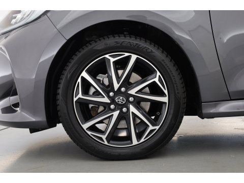 Toyota Yaris 1.5 Hybrid Dynamic | Rijklaar! | Adapt. Cruise | Bluetooth | Keyless | Lane Assist | Camera | All Season