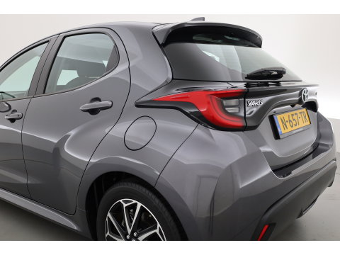 Toyota Yaris 1.5 Hybrid Dynamic | Rijklaar! | Adapt. Cruise | Bluetooth | Keyless | Lane Assist | Camera | All Season