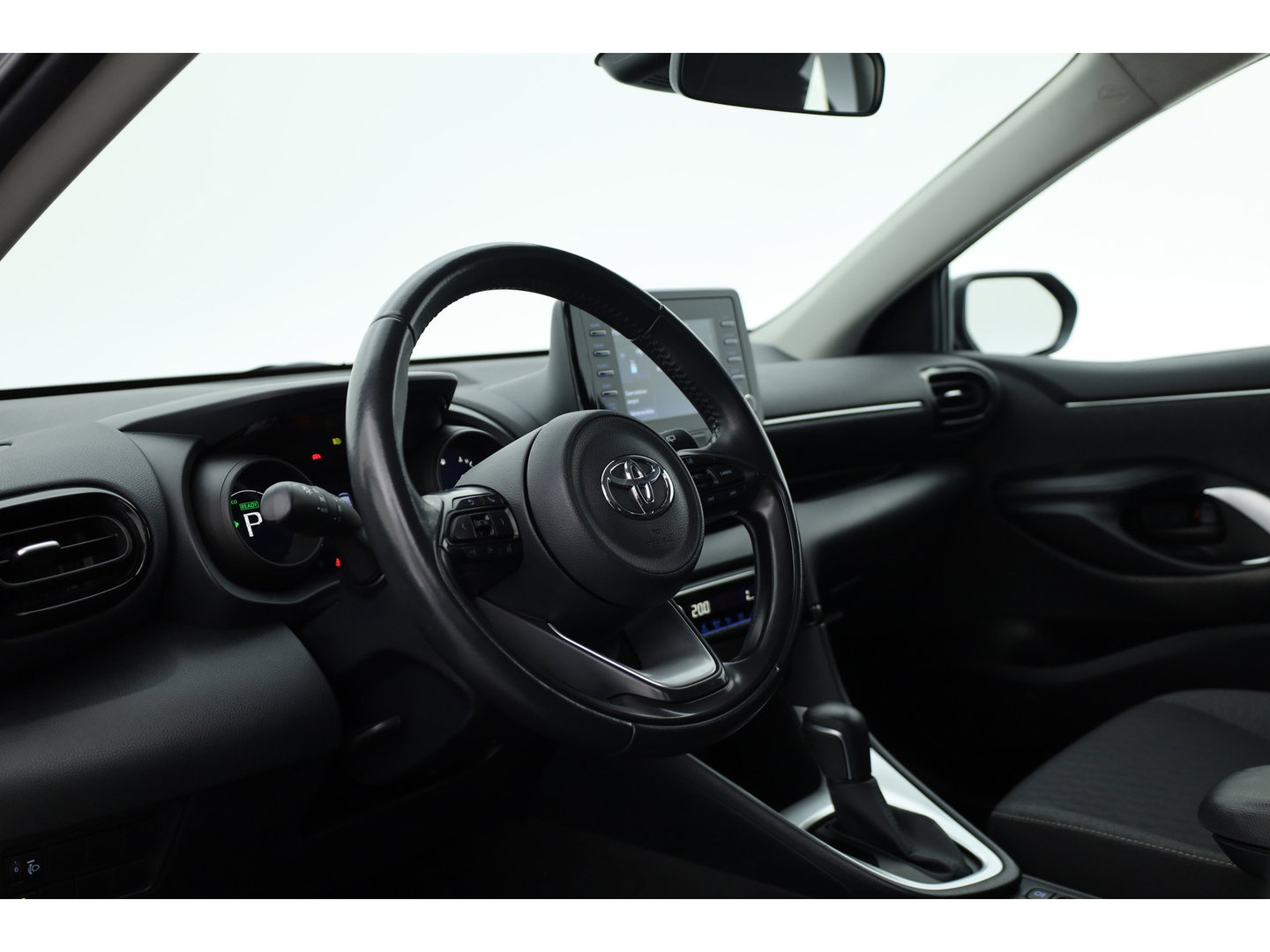 Toyota Yaris 1.5 Hybrid Dynamic | Rijklaar! | Adapt. Cruise | Bluetooth | Keyless | Lane Assist | Camera | All Season