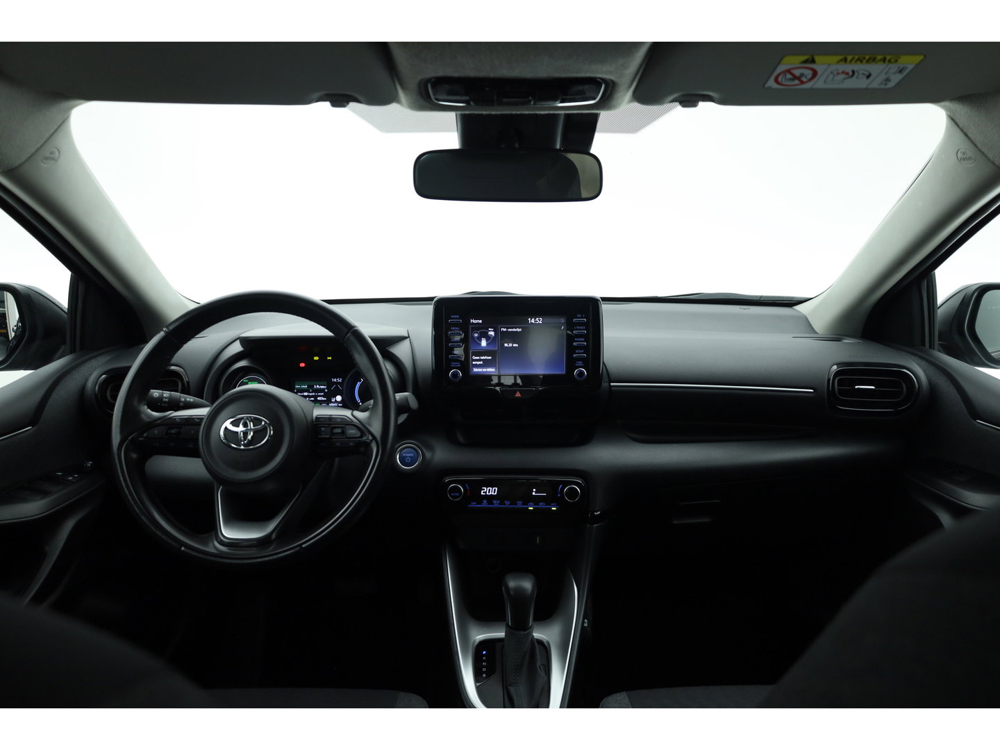 Toyota Yaris 1.5 Hybrid Dynamic | Rijklaar! | Adapt. Cruise | Bluetooth | Keyless | Lane Assist | Camera | All Season