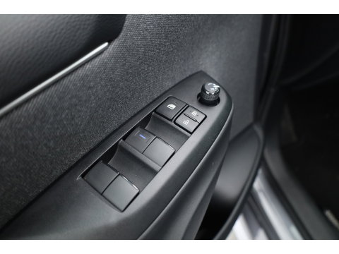 Toyota Yaris 1.5 Hybrid Dynamic | Rijklaar! | Adapt. Cruise | Bluetooth | Keyless | Lane Assist | Camera | All Season