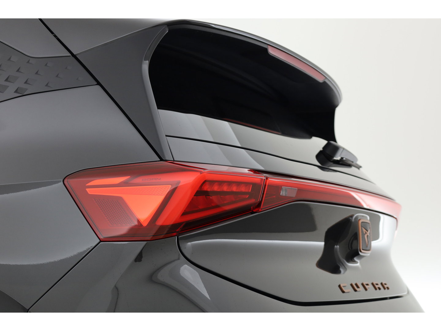 CUPRA Born Performance 62 kWh | NAV + CarPlay | Beats Audio | Stoel- Stuurverw. | Adapt. Cruise | Camera | Keyless
