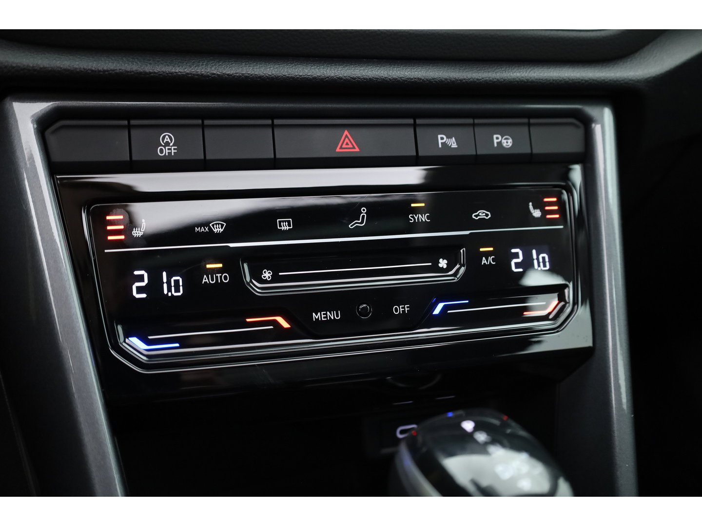 Volkswagen T-Roc 1.5 TSI Style DSG | Pano  | Afn. Trekhaak | Matrix LED | Massage | Stoelverw. | Adapt. Cruise | Dodehoekdet.