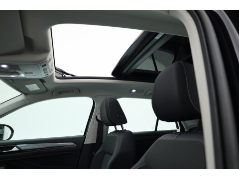 Volkswagen T-Roc 1.5 TSI Style DSG | Pano  | Afn. Trekhaak | Matrix LED | Massage | Stoelverw. | Adapt. Cruise | Dodehoekdet.