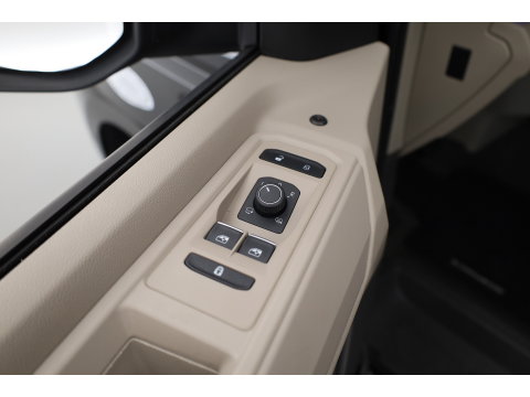 Volkswagen Multivan 1.4 eHybrid L2H1 Energetic | Rijklaar! | Elek. Deuren | 7 pers. | IQ. Light | Pano | Adapt. Cruise | Camera | Stoelverw. | Keyless | Apple CarPlay