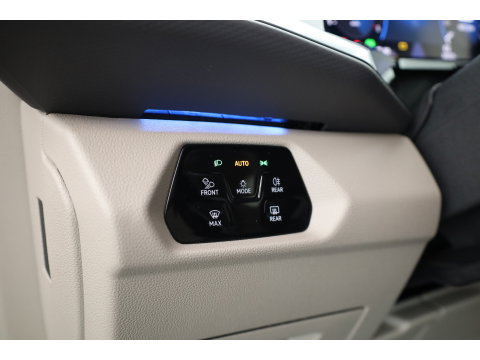 Volkswagen Multivan 1.4 eHybrid L2H1 Energetic | Rijklaar! | Elek. Deuren | 7 pers. | IQ. Light | Pano | Adapt. Cruise | Camera | Stoelverw. | Keyless | Apple CarPlay