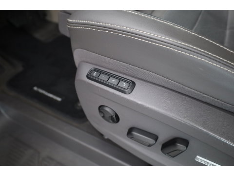 Volkswagen Multivan 1.4 eHybrid L2H1 Energetic | Rijklaar! | Elek. Deuren | 7 pers. | IQ. Light | Pano | Adapt. Cruise | Camera | Stoelverw. | Keyless | Apple CarPlay
