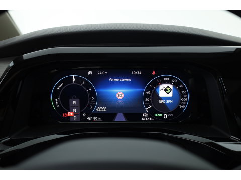 Volkswagen Multivan 1.4 eHybrid L2H1 Energetic | Rijklaar! | Elek. Deuren | 7 pers. | IQ. Light | Pano | Adapt. Cruise | Camera | Stoelverw. | Keyless | Apple CarPlay