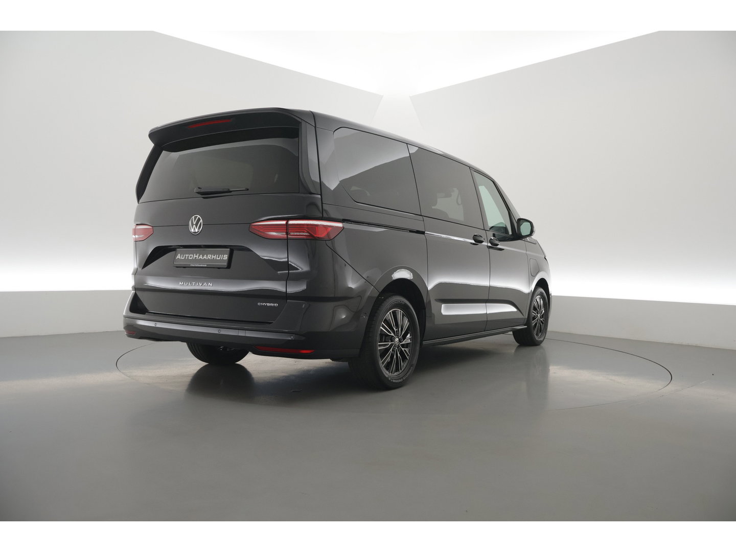 Volkswagen Multivan 1.4 eHybrid L2H1 Energetic | Rijklaar! | Elek. Deuren | 7 pers. | IQ. Light | Pano | Adapt. Cruise | Camera | Stoelverw. | Keyless | Apple CarPlay