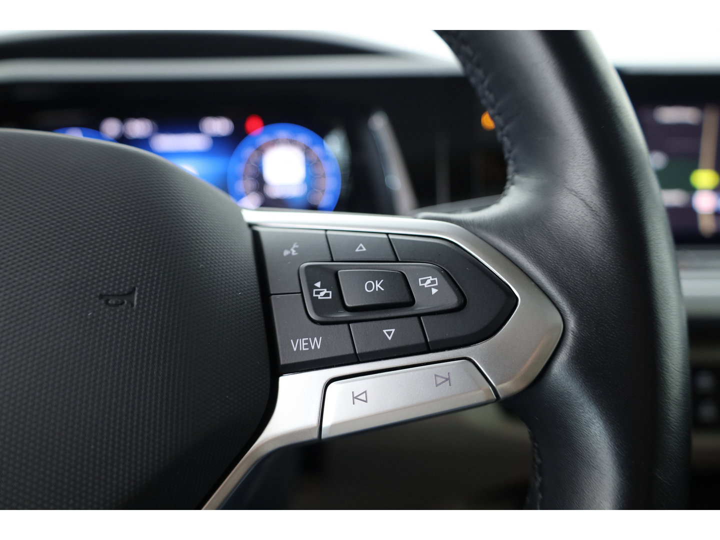 Volkswagen Multivan 1.4 eHybrid L2H1 Energetic | Rijklaar! | Elek. Deuren | 7 pers. | IQ. Light | Pano | Adapt. Cruise | Camera | Stoelverw. | Keyless | Apple CarPlay