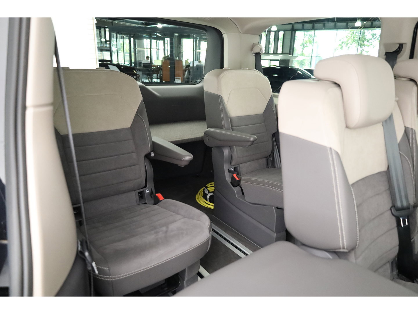 Volkswagen Multivan 1.4 eHybrid L2H1 Energetic | Rijklaar! | Elek. Deuren | 7 pers. | IQ. Light | Pano | Adapt. Cruise | Camera | Stoelverw. | Keyless | Apple CarPlay
