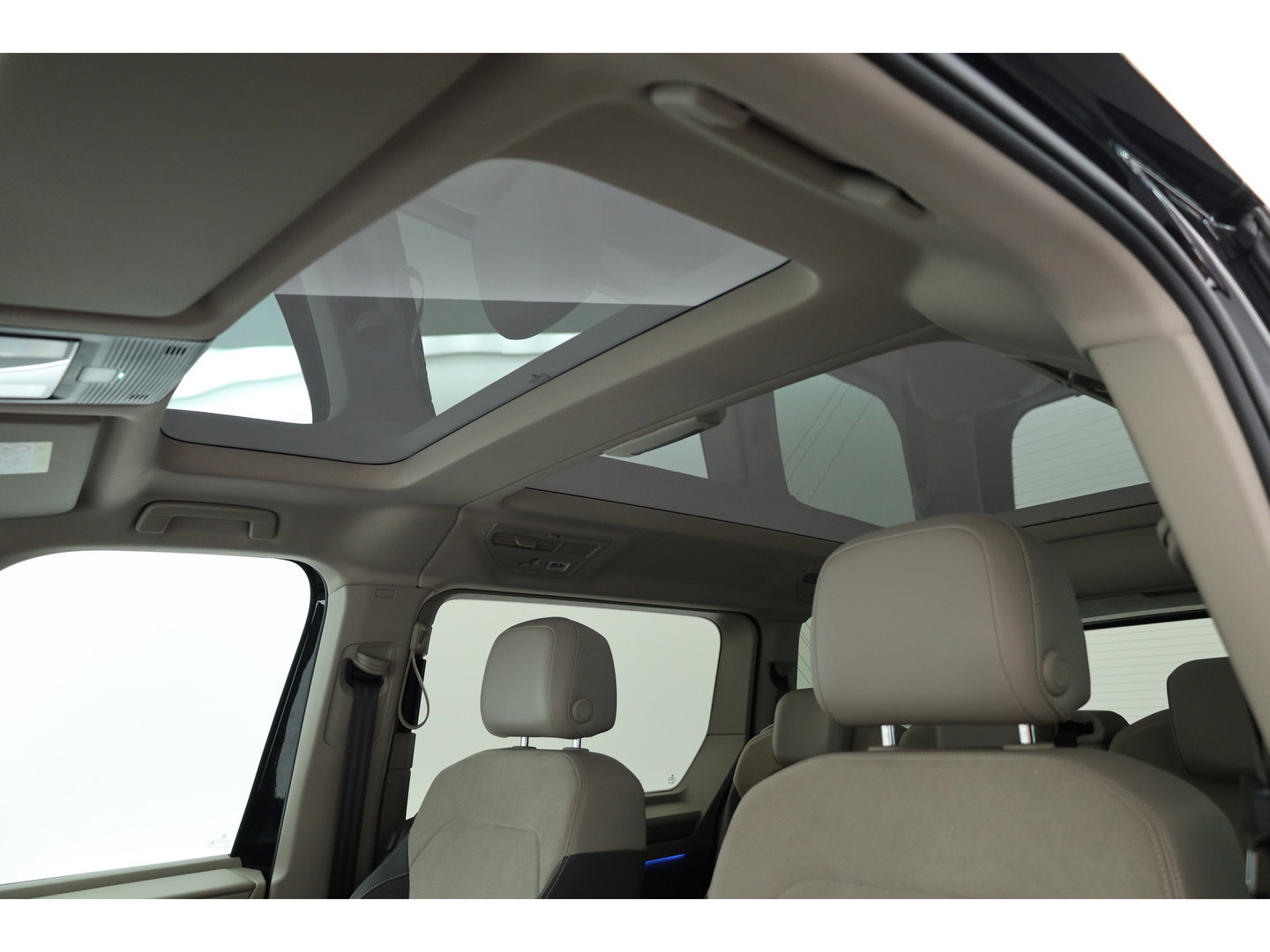 Volkswagen Multivan 1.4 eHybrid L2H1 Energetic | Rijklaar! | Elek. Deuren | 7 pers. | IQ. Light | Pano | Adapt. Cruise | Camera | Stoelverw. | Keyless | Apple CarPlay