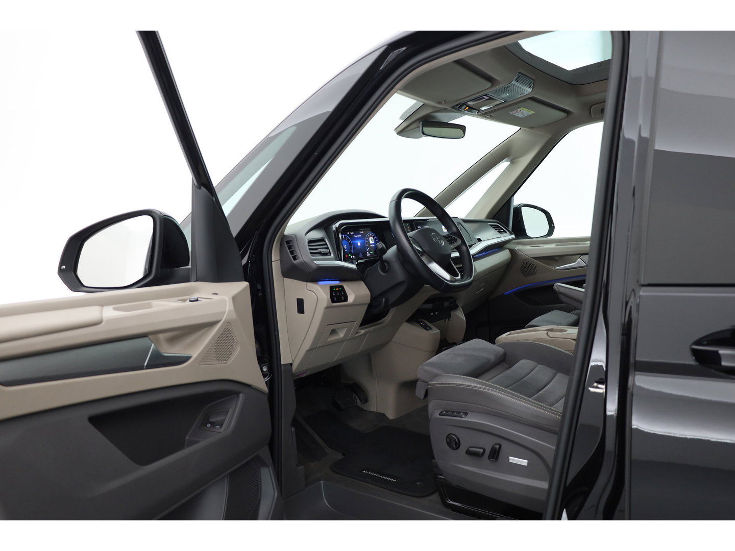 Volkswagen Multivan 1.4 eHybrid L2H1 Energetic | Rijklaar! | Elek. Deuren | 7 pers. | IQ. Light | Pano | Adapt. Cruise | Camera | Stoelverw. | Keyless | Apple CarPlay