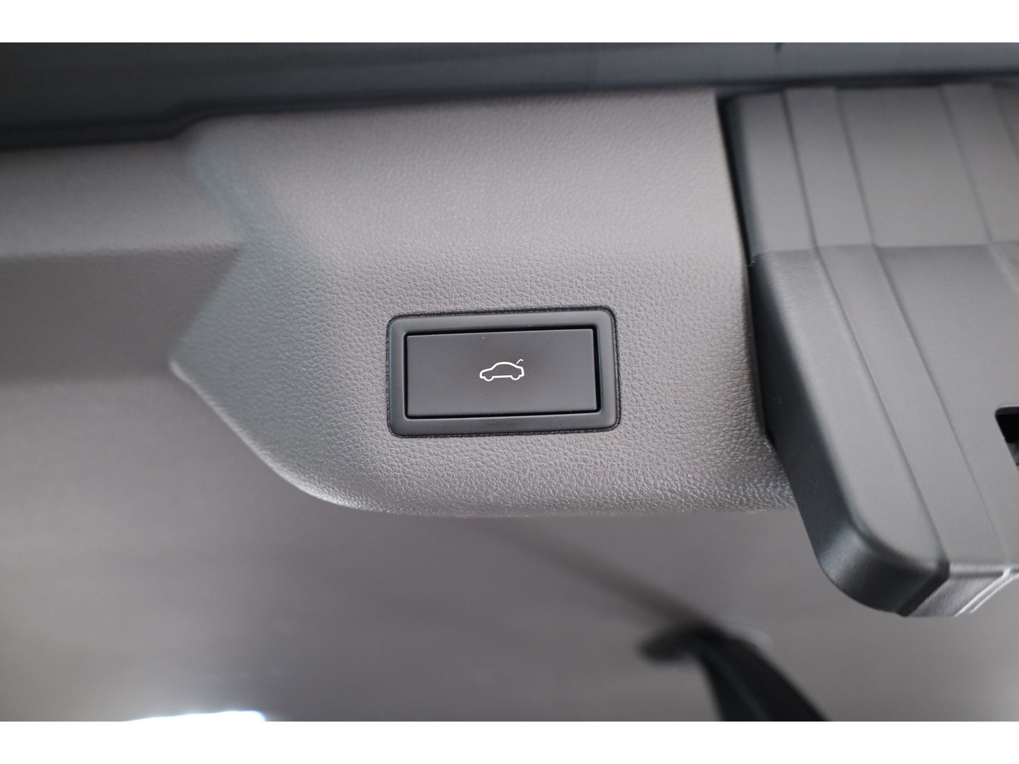 Volkswagen Multivan 1.4 eHybrid L2H1 Energetic | Rijklaar! | Elek. Deuren | 7 pers. | IQ. Light | Pano | Adapt. Cruise | Camera | Stoelverw. | Keyless | Apple CarPlay