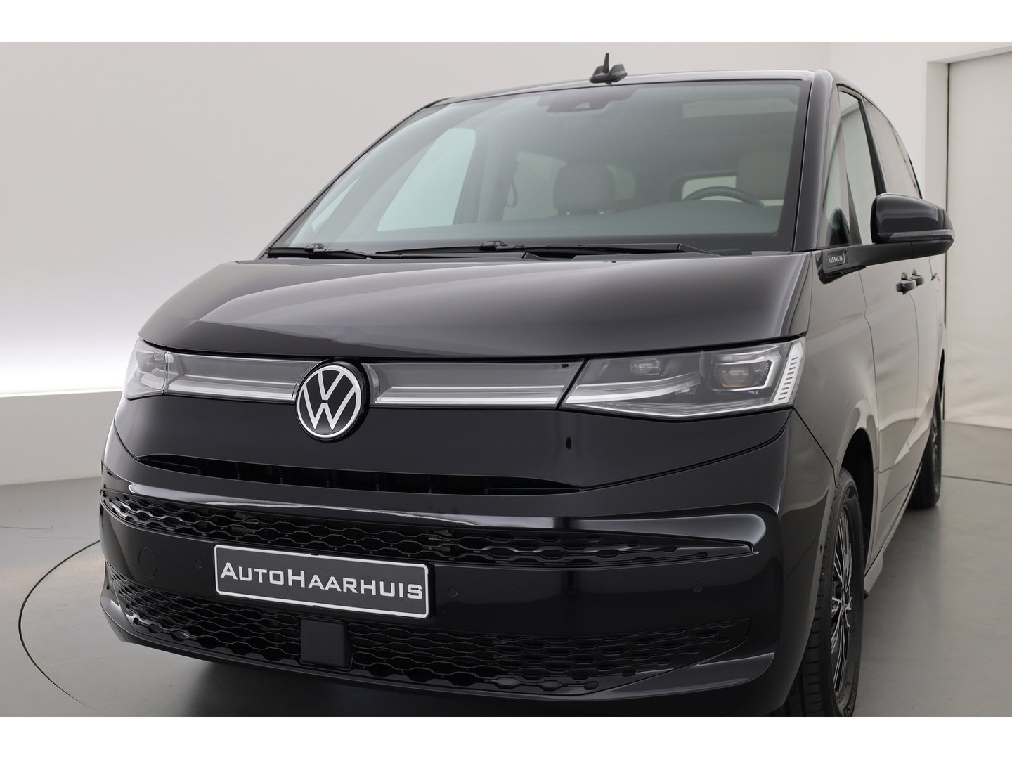 Volkswagen Multivan 1.4 eHybrid L2H1 Energetic | Rijklaar! | Elek. Deuren | 7 pers. | IQ. Light | Pano | Adapt. Cruise | Camera | Stoelverw. | Keyless | Apple CarPlay