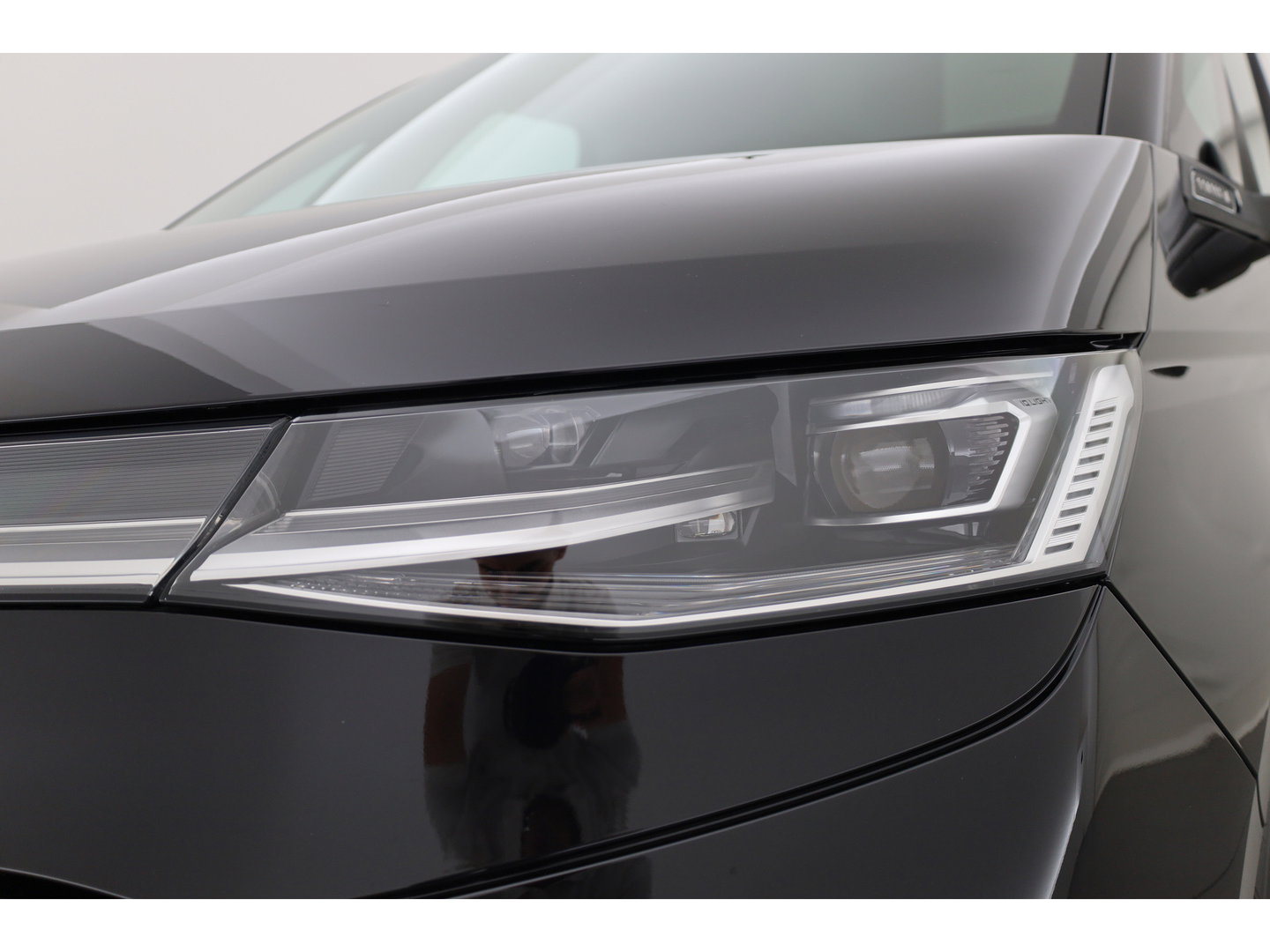 Volkswagen Multivan 1.4 eHybrid L2H1 Energetic | Rijklaar! | Elek. Deuren | 7 pers. | IQ. Light | Pano | Adapt. Cruise | Camera | Stoelverw. | Keyless | Apple CarPlay