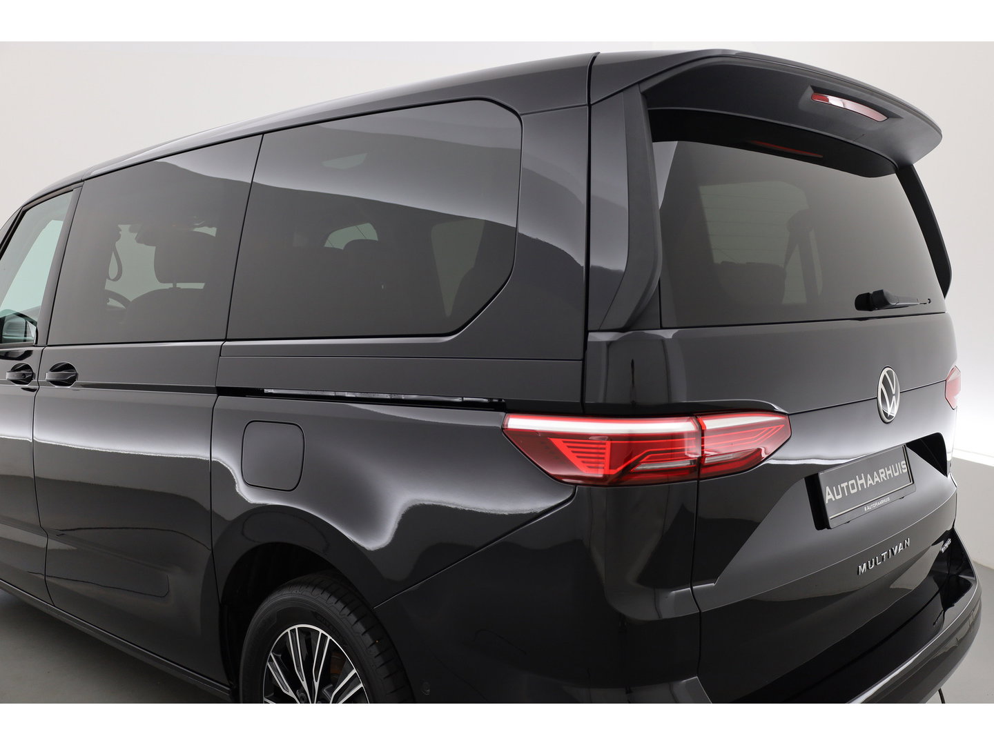 Volkswagen Multivan 1.4 eHybrid L2H1 Energetic | Rijklaar! | Elek. Deuren | 7 pers. | IQ. Light | Pano | Adapt. Cruise | Camera | Stoelverw. | Keyless | Apple CarPlay