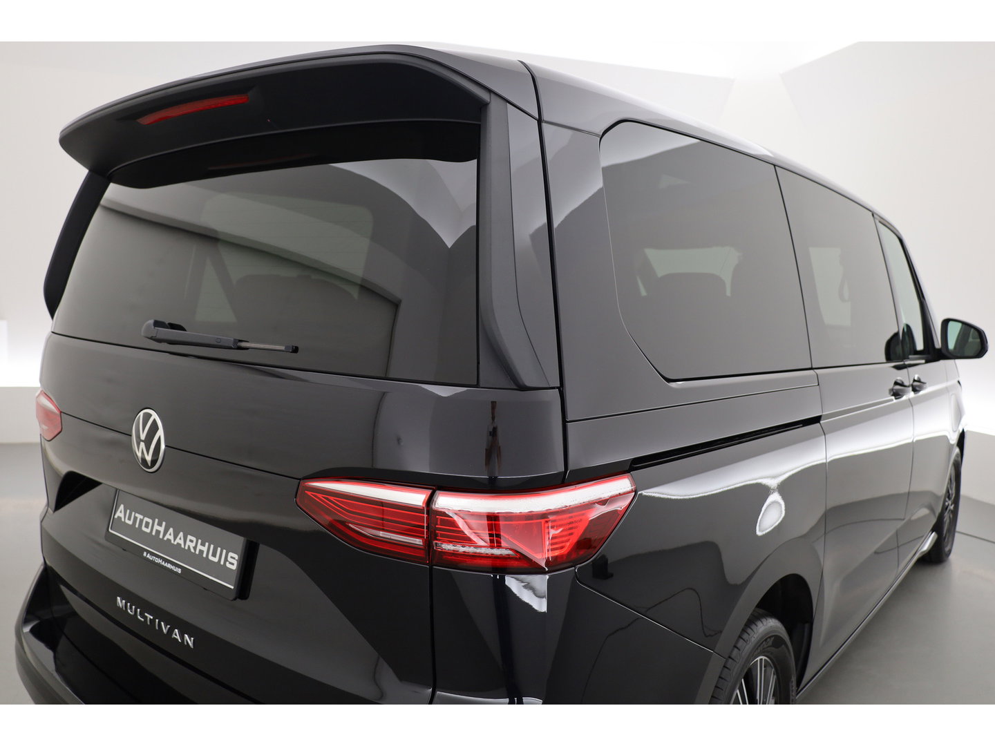 Volkswagen Multivan 1.4 eHybrid L2H1 Energetic | Rijklaar! | Elek. Deuren | 7 pers. | IQ. Light | Pano | Adapt. Cruise | Camera | Stoelverw. | Keyless | Apple CarPlay