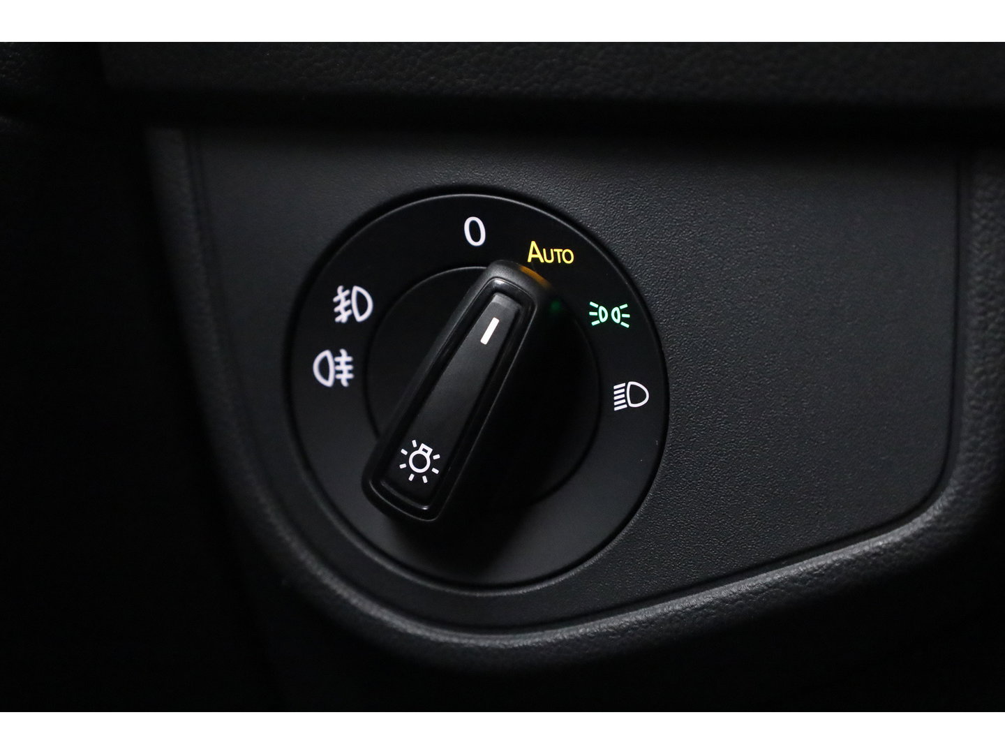Volkswagen Taigo 1.0 TSI R-Line DSG | IQ. Light | Adapt. Cruise | Camera | Apple CarPlay | Keyless | Stoelverw. | Navi | 17'' |