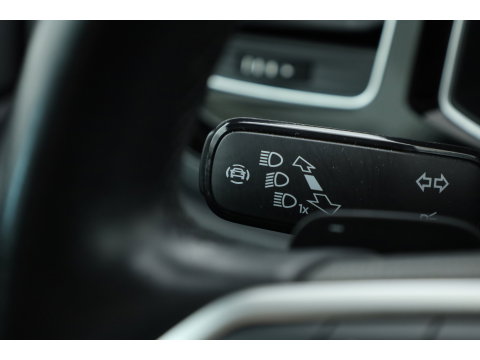 Volkswagen Taigo 1.0 TSI R-Line DSG | IQ. Light | Adapt. Cruise | Camera | Apple CarPlay | Keyless | Stoelverw. | Navi | 17'' |