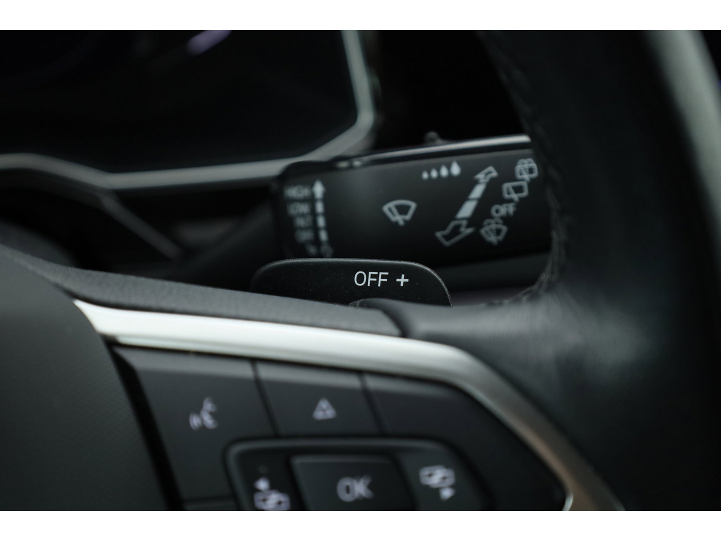 Volkswagen Taigo 1.0 TSI R-Line DSG | IQ. Light | Adapt. Cruise | Camera | Apple CarPlay | Keyless | Stoelverw. | Navi | 17'' |