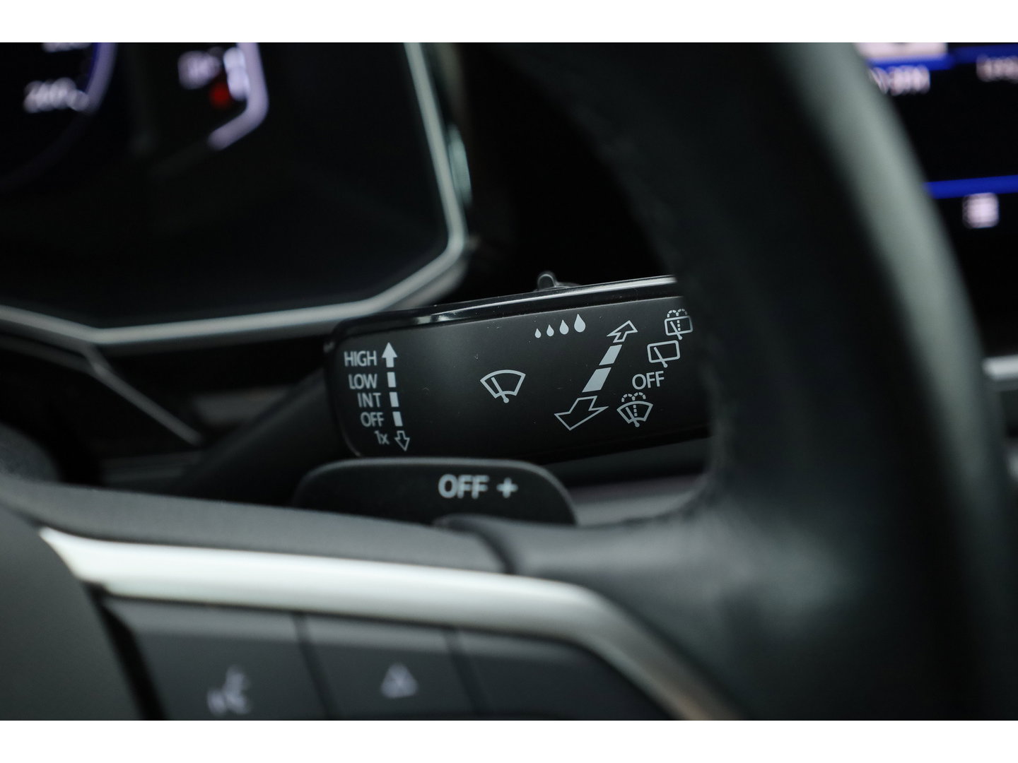 Volkswagen Taigo 1.0 TSI R-Line DSG | IQ. Light | Adapt. Cruise | Camera | Apple CarPlay | Keyless | Stoelverw. | Navi | 17'' |