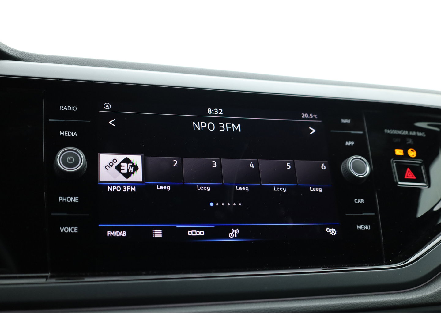 Volkswagen Taigo 1.0 TSI R-Line DSG | IQ. Light | Adapt. Cruise | Camera | Apple CarPlay | Keyless | Stoelverw. | Navi | 17'' |