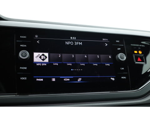 Volkswagen Taigo 1.0 TSI R-Line DSG | IQ. Light | Adapt. Cruise | Camera | Apple CarPlay | Keyless | Stoelverw. | Navi | 17'' |
