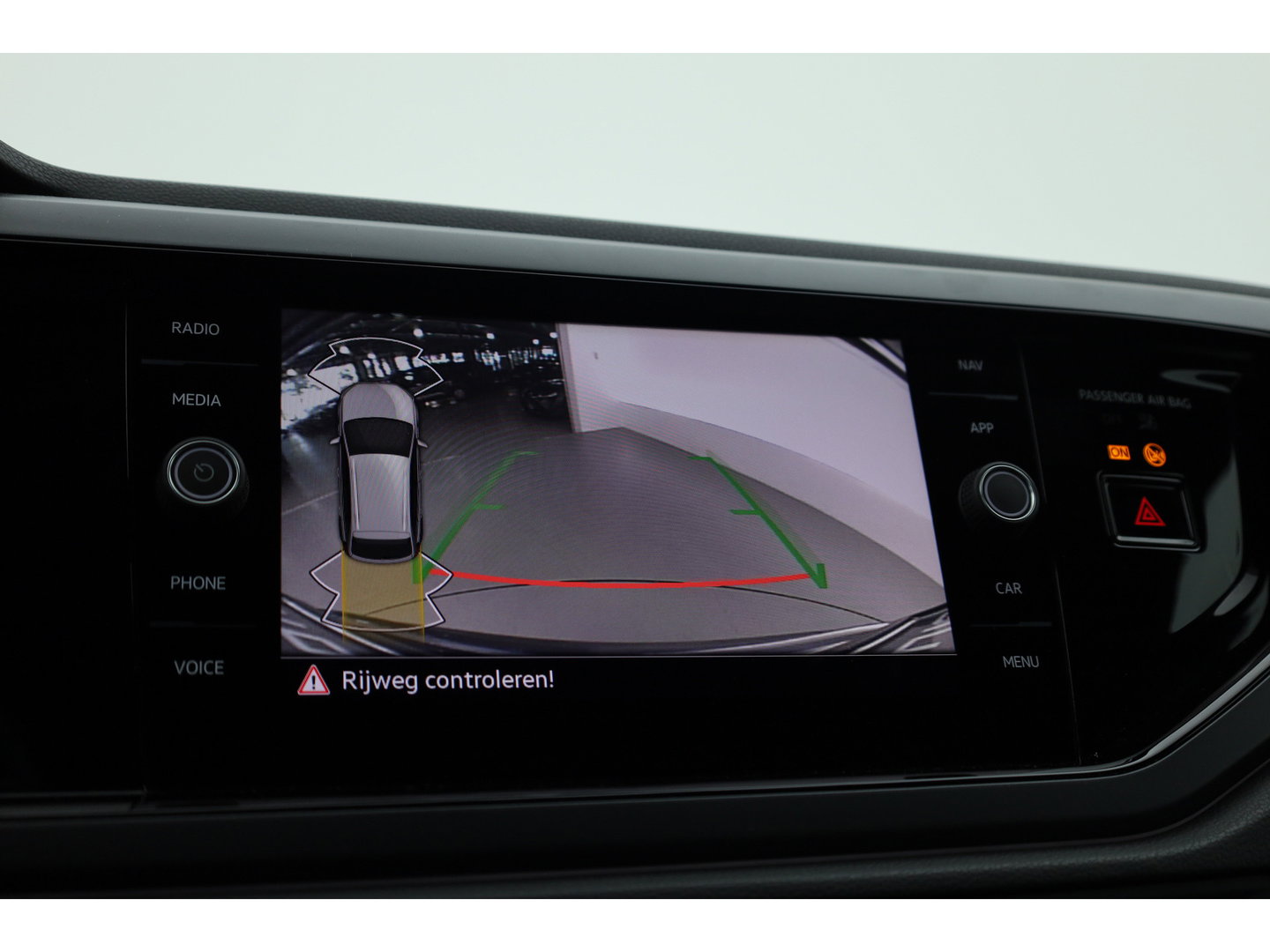 Volkswagen Taigo 1.0 TSI R-Line DSG | IQ. Light | Adapt. Cruise | Camera | Apple CarPlay | Keyless | Stoelverw. | Navi | 17'' |