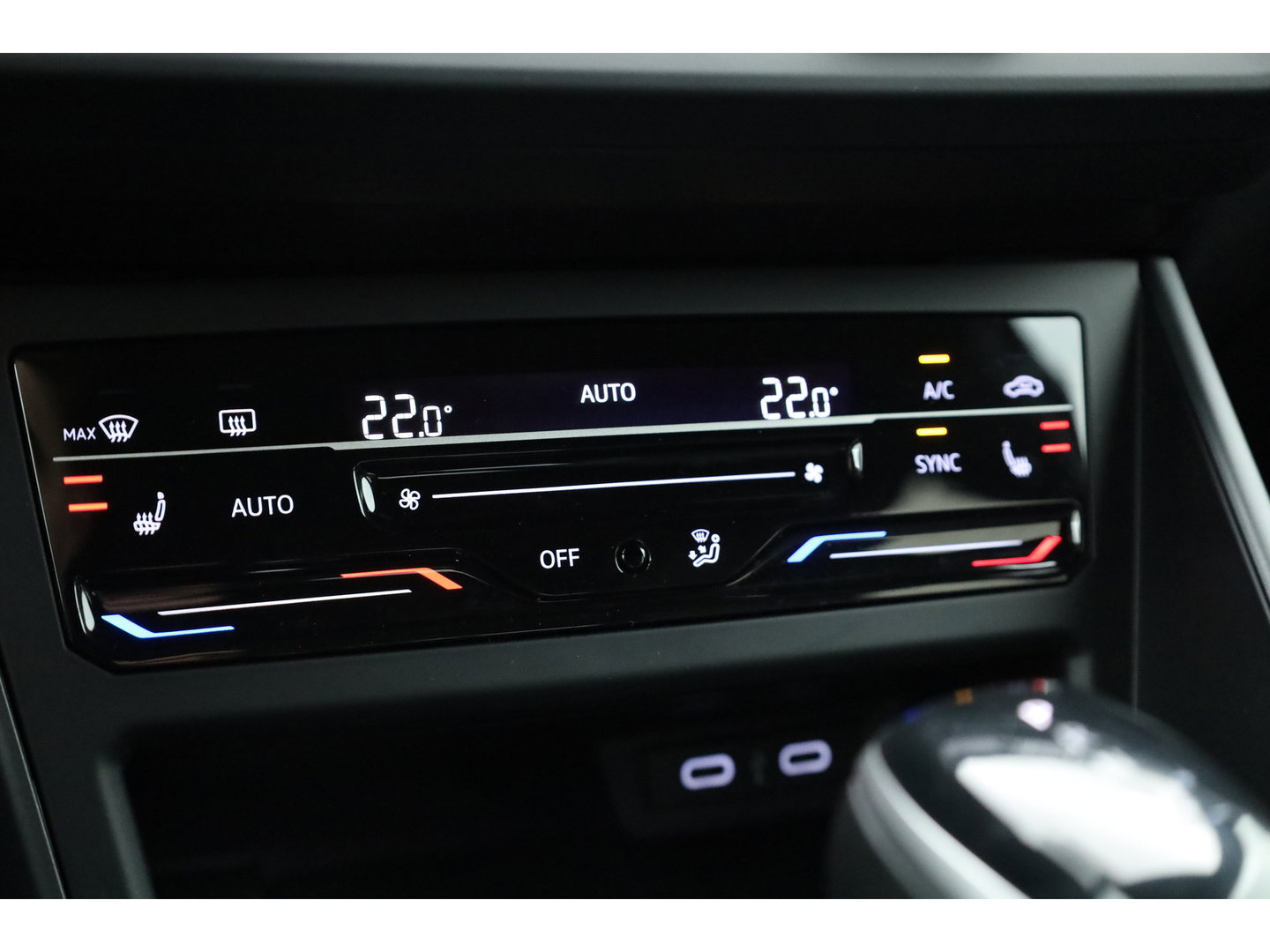 Volkswagen Taigo 1.0 TSI R-Line DSG | IQ. Light | Adapt. Cruise | Camera | Apple CarPlay | Keyless | Stoelverw. | Navi | 17'' |