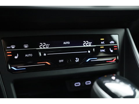 Volkswagen Taigo 1.0 TSI R-Line DSG | IQ. Light | Adapt. Cruise | Camera | Apple CarPlay | Keyless | Stoelverw. | Navi | 17'' |