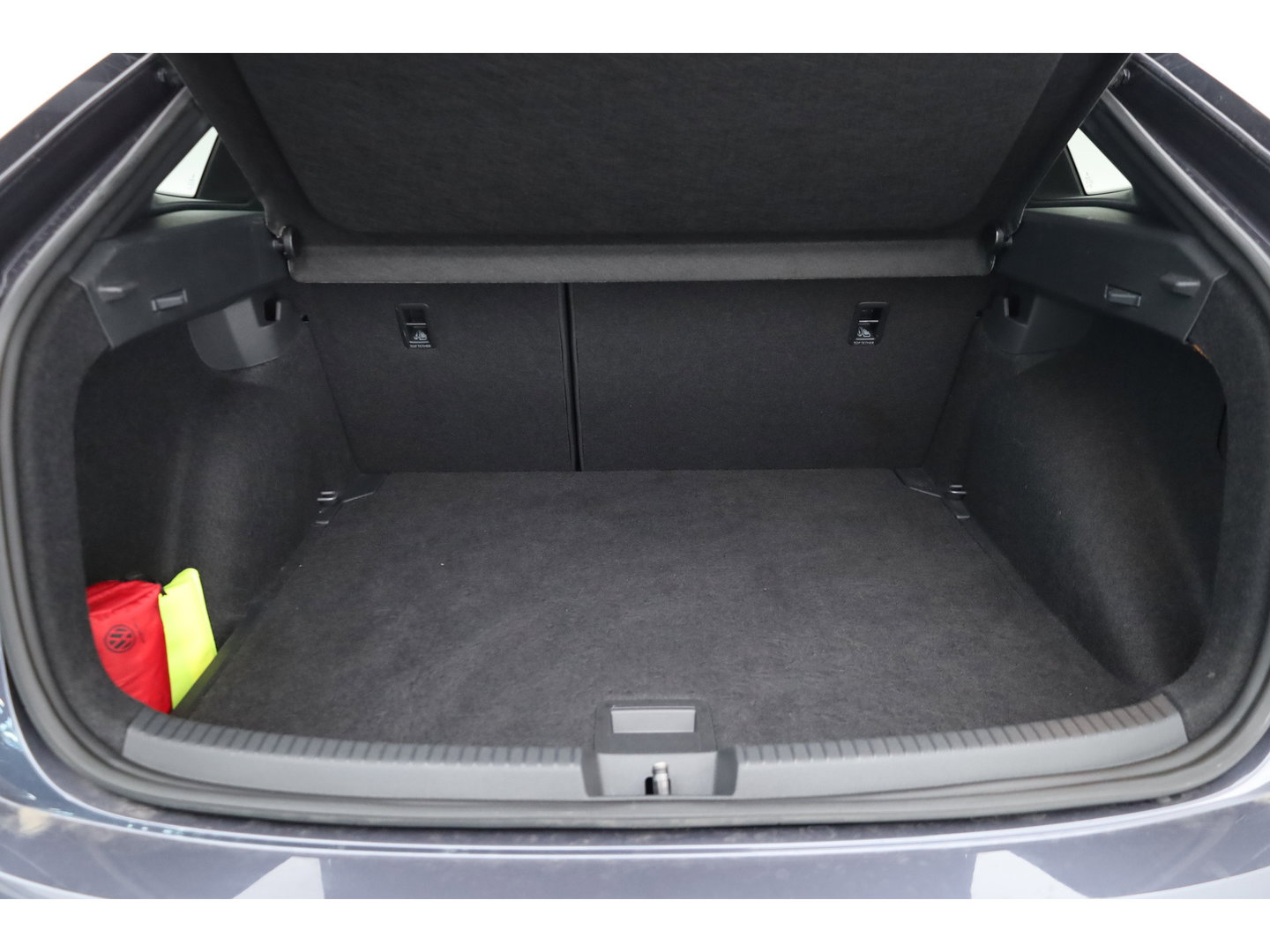 Volkswagen Taigo 1.0 TSI R-Line DSG | IQ. Light | Adapt. Cruise | Camera | Apple CarPlay | Keyless | Stoelverw. | Navi | 17'' |