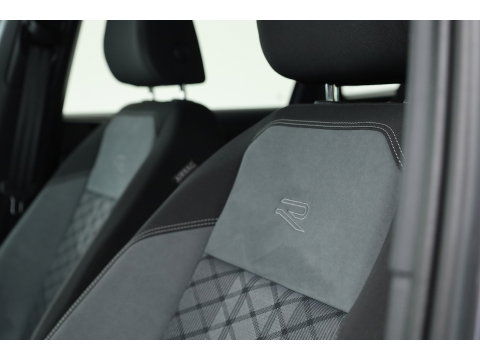 Volkswagen Taigo 1.0 TSI R-Line DSG | IQ. Light | Adapt. Cruise | Camera | Apple CarPlay | Keyless | Stoelverw. | Navi | 17'' |