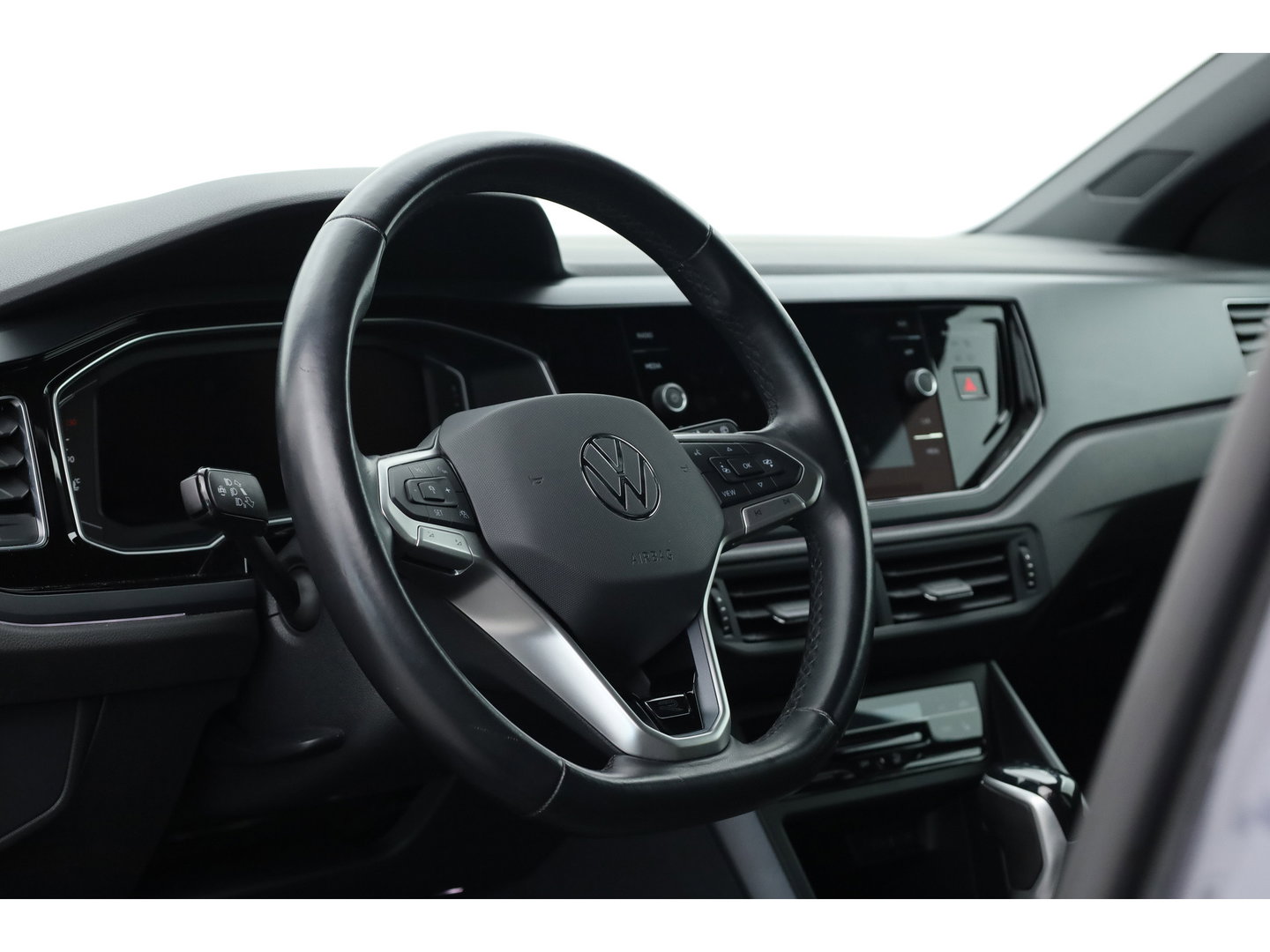 Volkswagen Taigo 1.0 TSI R-Line DSG | IQ. Light | Adapt. Cruise | Camera | Apple CarPlay | Keyless | Stoelverw. | Navi | 17'' |