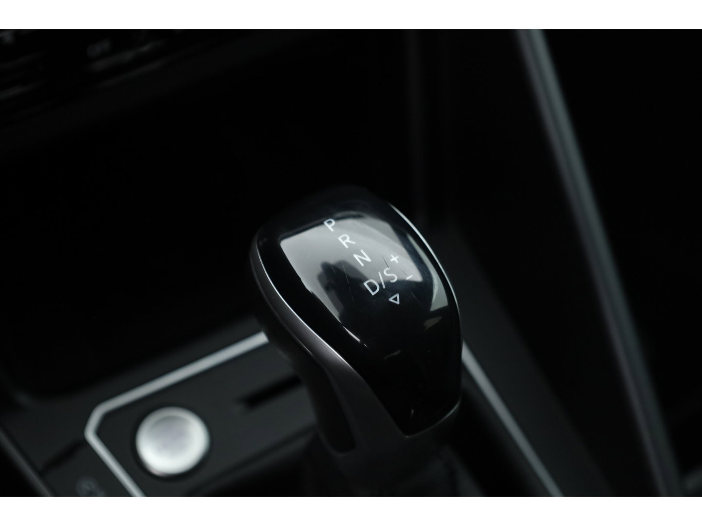 Volkswagen Taigo 1.0 TSI R-Line DSG | IQ. Light | Adapt. Cruise | Camera | Apple CarPlay | Keyless | Stoelverw. | Navi | 17'' |