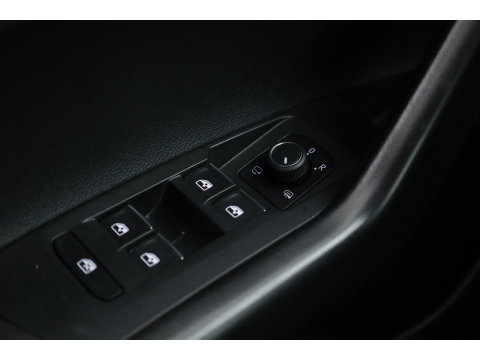 Volkswagen Taigo 1.0 TSI R-Line DSG | IQ. Light | Adapt. Cruise | Camera | Apple CarPlay | Keyless | Stoelverw. | Navi | 17'' |
