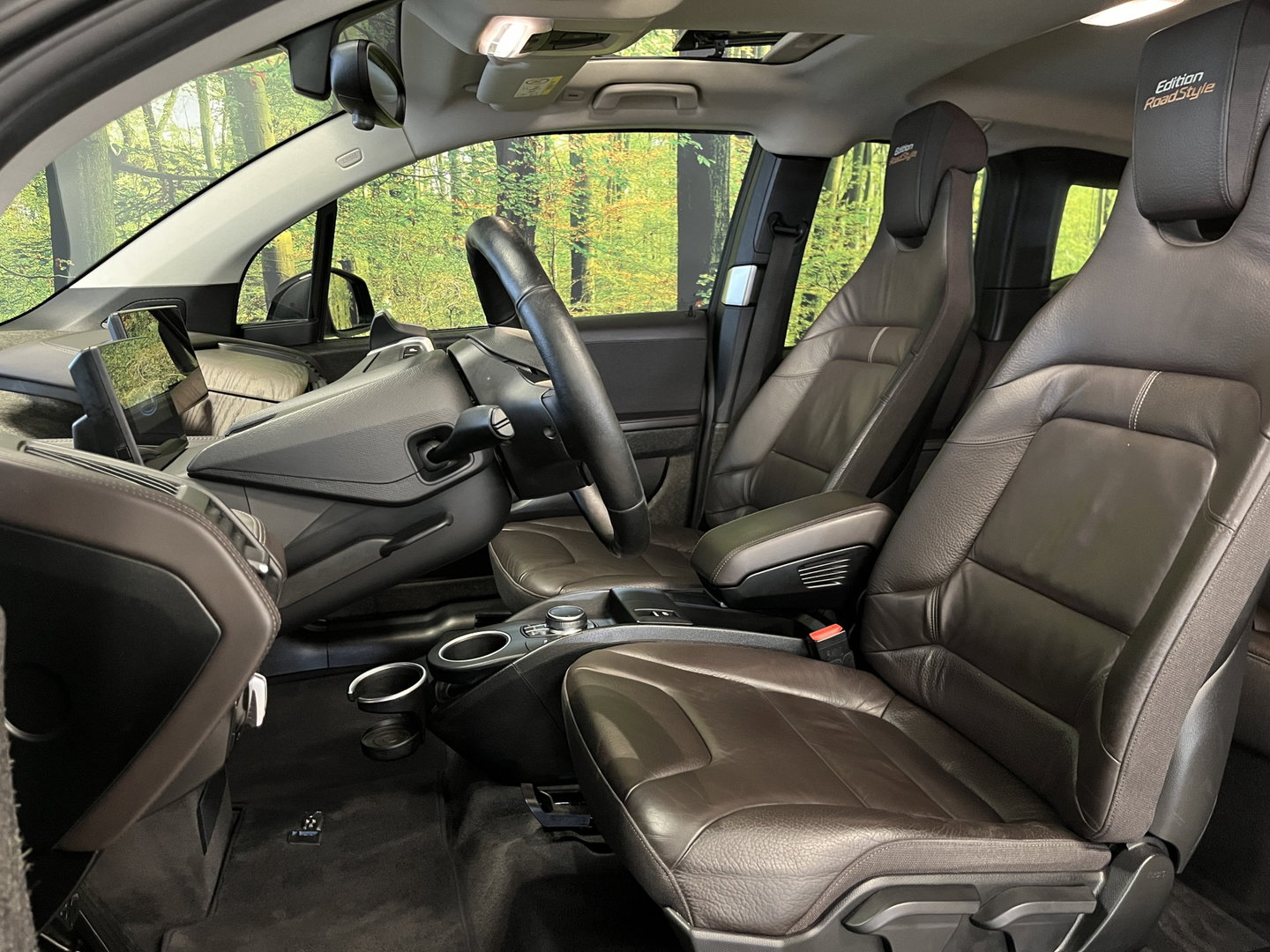 BMW i3 S 120Ah 42 kWh RoadStyle Edition | 96% SOH | Panoramadak | Stoelverwarming | Achteruitrijcamera | Keyless | Airco | Bluetooth |